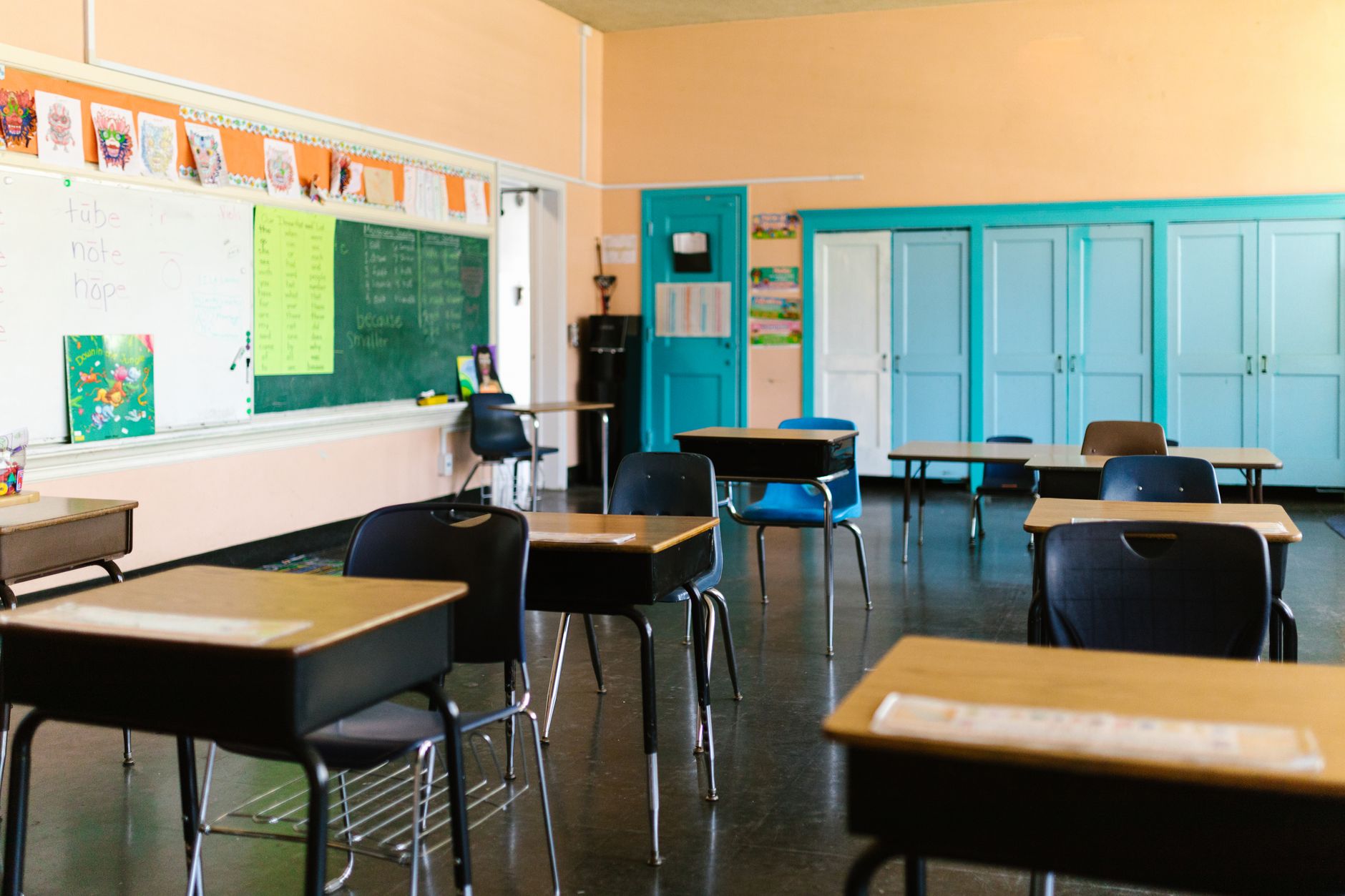孩子戴助听器上学，座位、老师和课堂要提前安排的几件事